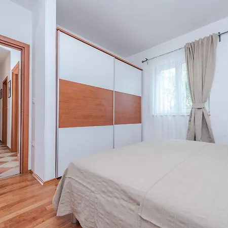 Apartman Sutomiscica 13872b *